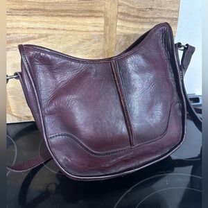 FRYE Cara Saddle Leather Crossbody Bag - burgundy